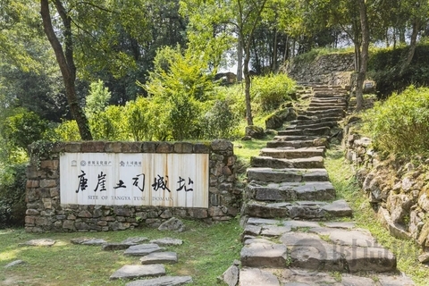 穿行北緯三十度的人間秘境，揭開土司王國的神秘面紗