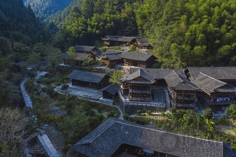 穿行北緯三十度的人間秘境，揭開土司王國的神秘面紗