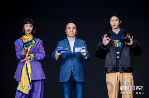 科技與潮流互為表里 榮耀30系列演繹先鋒美學