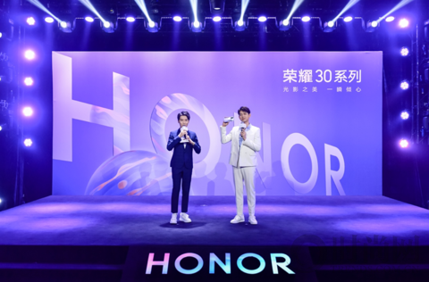 科技與潮流互為表里 榮耀30系列演繹先鋒美學