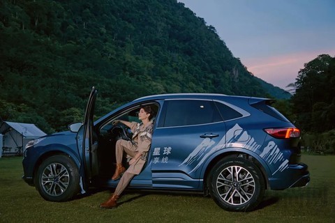盧靖姍：我們去西雙版納給野象消了個暑