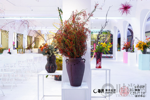 林小蕙用草月流花道艺术展演活动， 告别2020, 并展望下一个10年