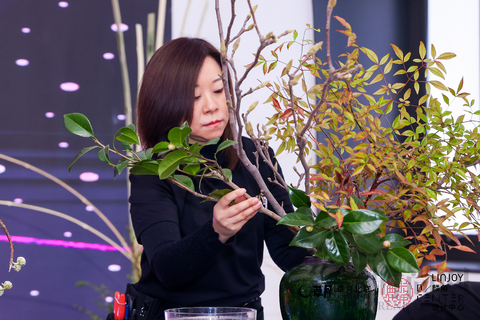 林小蕙用草月流花道藝術(shù)展演活動(dòng)， 告別2020, 并展望下一個(gè)10年