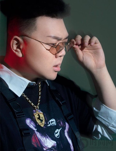艾福杰尼的“卧底日记”