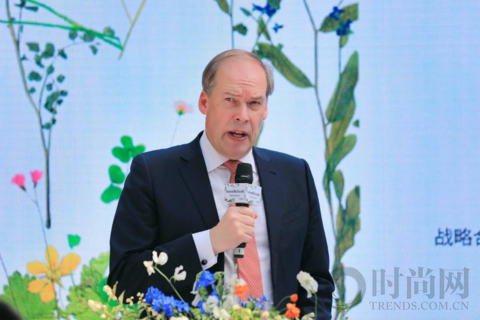 歐洲時尚設(shè)計品牌Ivana Helsinki（伊蔚娜）亮相芬蘭大使館，宣布正式進入中國市場