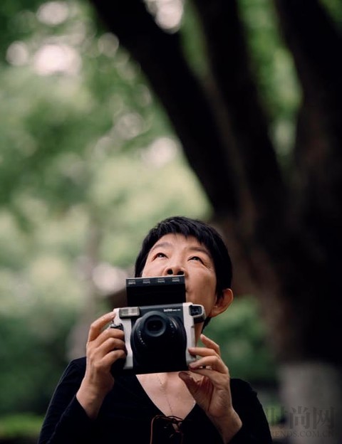 她们在记录 所以她们存在