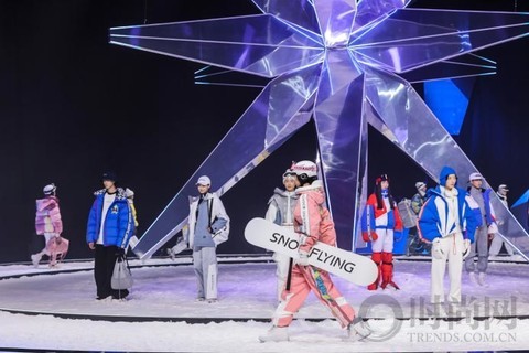 穿越雪中秀場，解鎖玩雪時尚！雪中飛品牌大秀開啟年輕人的冬季戶外玩雪風潮