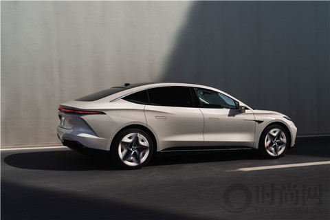 中大型豪華純電轎車飛凡F7正式上市 售價(jià)20.99萬-30.19萬