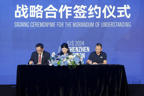 因創(chuàng)新而“潮”，為時尚而“生”，深圳時裝周2024春夏系列華麗啟幕