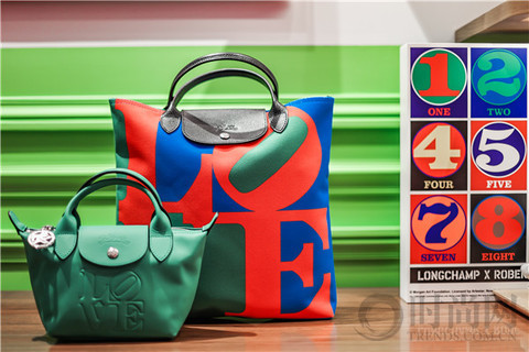 焕新经典 携爱而来  LONGCHAMP X ROBERT INDIANA 系列发布