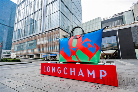 焕新经典 携爱而来  LONGCHAMP X ROBERT INDIANA 系列发布