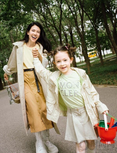 母女出行AB面 玩闹亲子假日穿搭