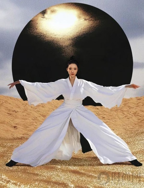 沅芷：抬手风平浪静，落掌乾坤移位