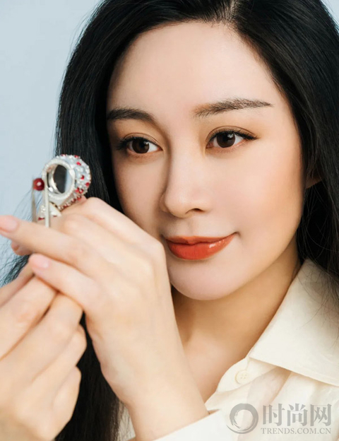 以女性之力传递珠宝能量，唤醒宝石的万千光芒