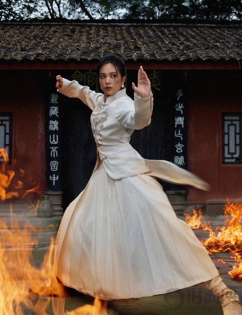 峨眉派女子功夫團 ：玄女下凡峨眉山